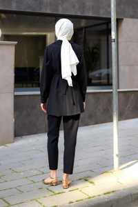 Kruvaze Yaka Gül Kemerli Takım Siyah