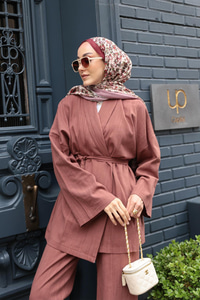 Kruvaze Yaka Keten Takım Kiremit