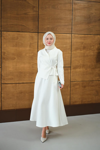 Kruvaze Yaka Takım Beyaz