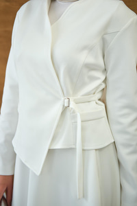 Kruvaze Yaka Takım Beyaz