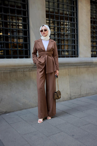 Kruvaze Yaka Takım Kahverengi