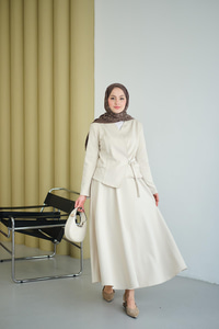 Kruvaze Yaka Takım Krem