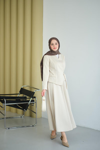 Kruvaze Yaka Takım Krem