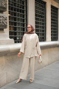 Kruvaze Yaka Takım Krem