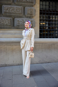 Kruvaze Yaka Takım Krem