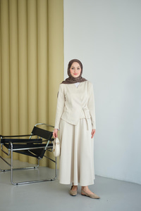 Kruvaze Yaka Takım Krem