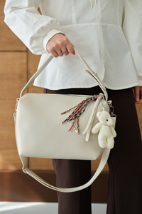 Küçük Ayıcık Ve Püskül Detay Çanta Krem