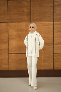 Kup Detay Biyeli Takım Beyaz