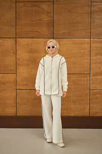 Kup Detay Biyeli Takım Beyaz