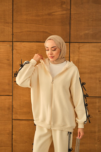 Kurdale Detaylı Takım Krem