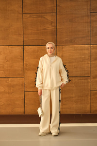 Kurdale Detaylı Takım Krem