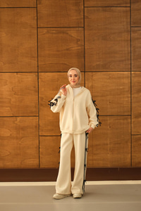 Kurdale Detaylı Takım Krem