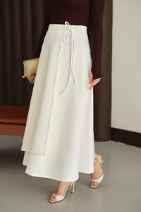 Kurdele Detay Etek Beyaz