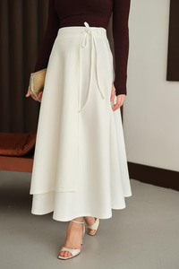Kurdele Detay Etek Beyaz