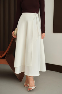 Kurdele Detay Etek Beyaz
