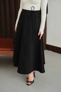 Kurdele Detay Etek Siyah