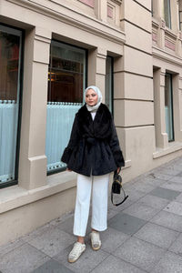 Kürk Detay Bel Bağlamalı Kısa Kaban Siyah