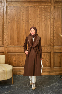 Kürk Yaka Detay Midi Boy Kruvaze Kaban Kahverengi