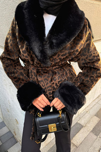 Kürk Yaka Leoparlı Kaban Siyah