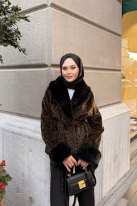 Kürk Yaka Leoparlı Kaban Siyah