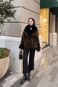 Kürk Yaka Leoparlı Kaban Siyah