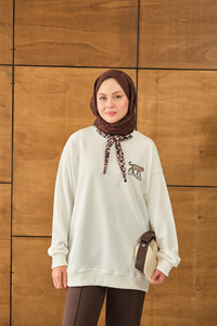 Leopar Fular Detay Sweat Beyaz