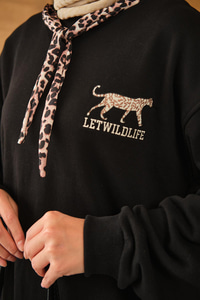 Leopar Fular Detay Sweat Siyah
