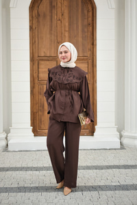 Mendil Yaka Nakış Çiçek Detay Takım Kahverengi