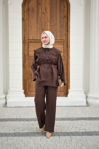 Mendil Yaka Nakış Çiçek Detay Takım Kahverengi