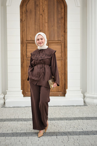 Mendil Yaka Nakış Çiçek Detay Takım Kahverengi