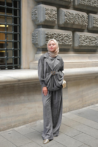 Musleya Önü Pile Detay Süet Takım Antrasit