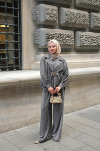 Musleya Önü Pile Detay Süet Takım Antrasit