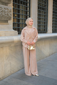 Musleya Önü Pile Detay Süet Takım Bej