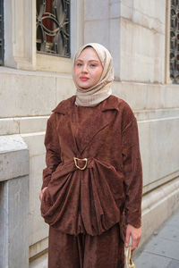 Musleya Önü Pile Detay Süet Takım Kahverengi