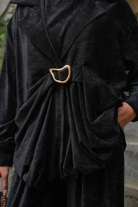 Musleya Önü Pile Detay Süet Takım Siyah