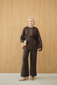 Nakış Detay Bel Bağlamalı Takım Kahverengi