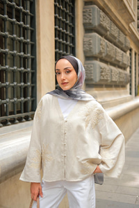 Nakış Detay V Yaka Gömlek Krem