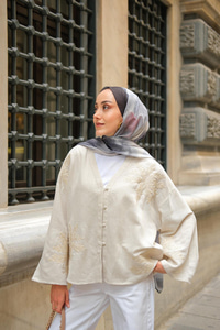 Nakış Detay V Yaka Gömlek Krem