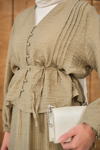 Nervür Detaylı Kendinden Desenli Etekli Takım Yağ Yeşil