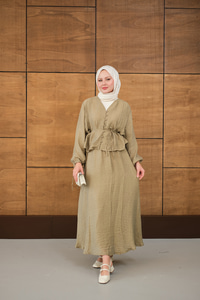 Nervür Detaylı Kendinden Desenli Etekli Takım Yağ Yeşil