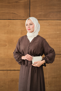 Nervür Detaylı Kendinden Desenli Etekli Takım Kahverengi