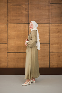 Nervür Detaylı Kendinden Desenli Etekli Takım Yağ Yeşil