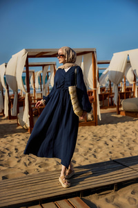 Olivia Elbise Lacivert