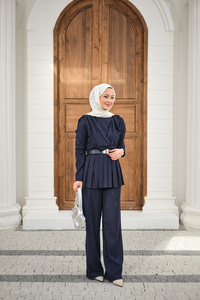 Omuz Atkılı Beli Pileli Kemerli Takım Lacivert