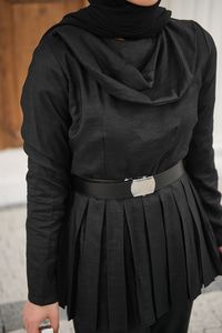 Omuz Atkılı Beli Pileli Kemerli Takım Siyah