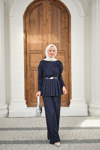 Omuz Atkılı Beli Pileli Kemerli Takım Lacivert