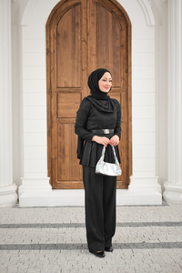 Omuz Atkılı Beli Pileli Kemerli Takım Siyah