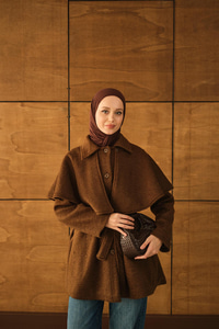 Omuz Pelerinli Peluş Kaşe Kaban Kahverengi