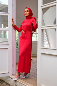 OMUZ VATKALI BEL KEMERLI ELBISE KIRMIZI