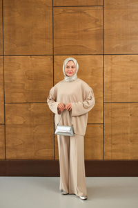 Omuz Vatkalı Takım Krem